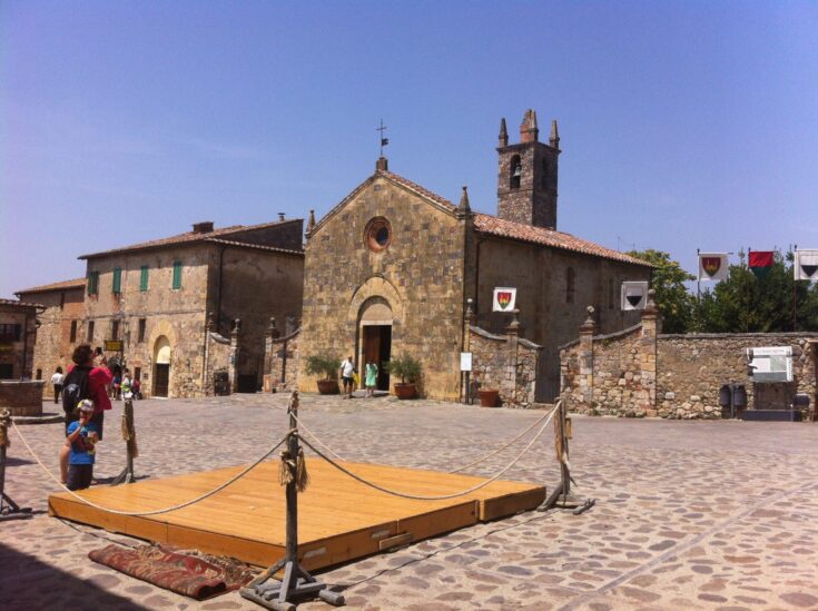 main square monterigioni