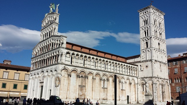 Il Domo, with its impressive columns is only one of the many reasons to visit Lucca with children