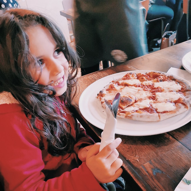 child happy with pizza
