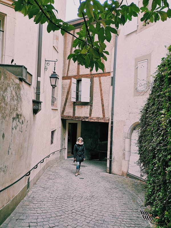 Genva old town: cobbled street in December