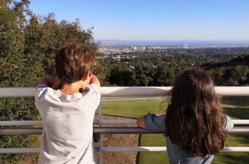 Kids looking at Los Angeles view