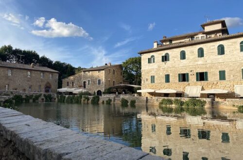 Bagno Vignoni main piazza