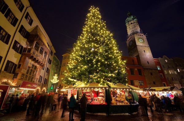 Evening photos of Christmas tree and stall in Innsbruck Christmas market